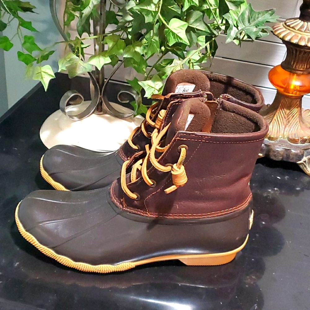 Sperry size 8...rainboots